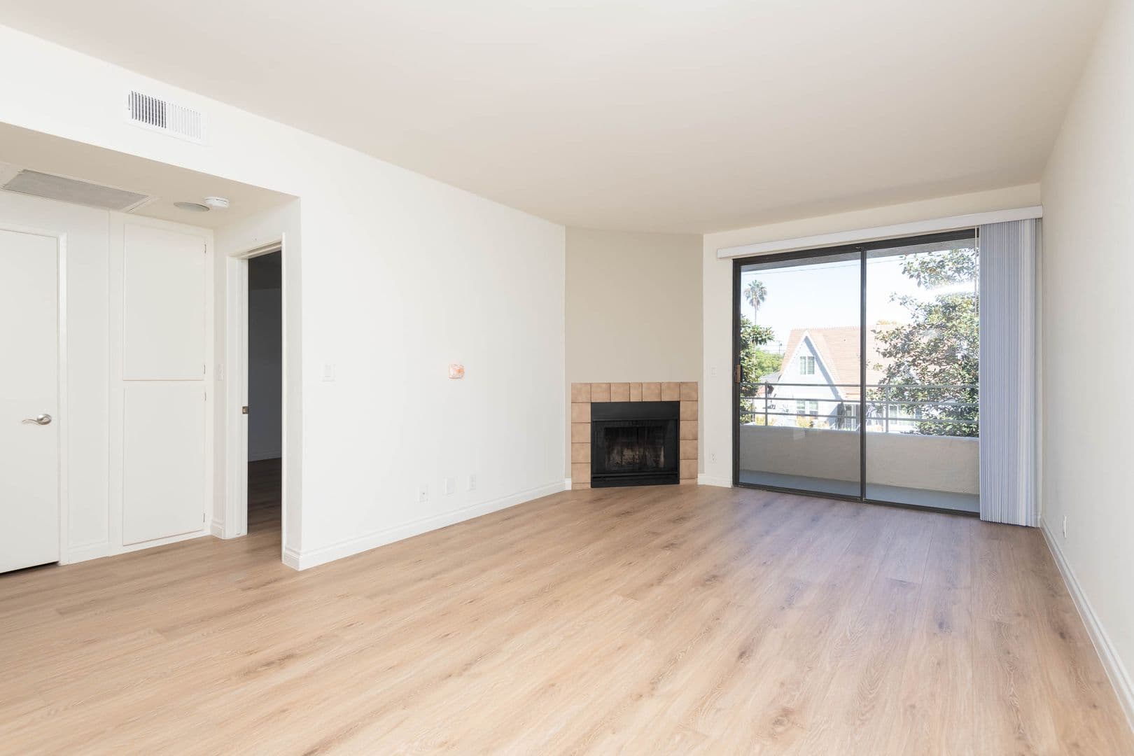 Los Angeles Apartment: 3745 Military Ave.