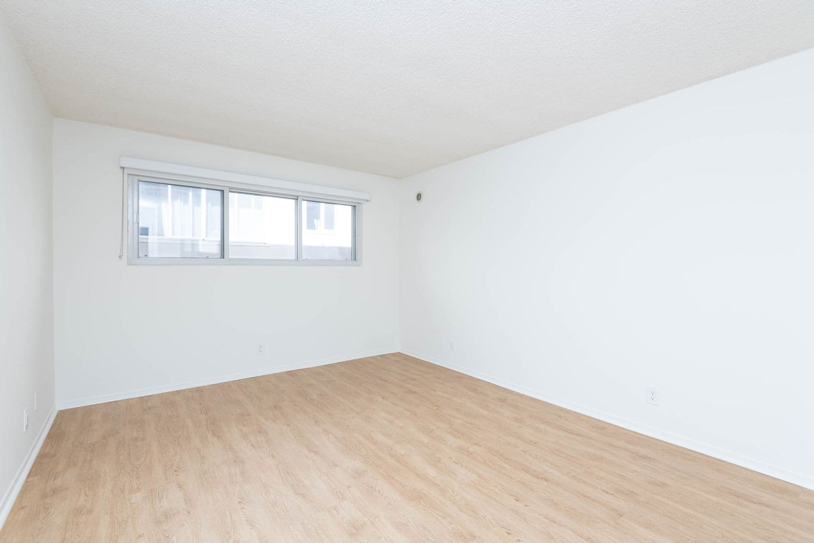 Playa Del Rey Apartment: 8225 Manitoba St.