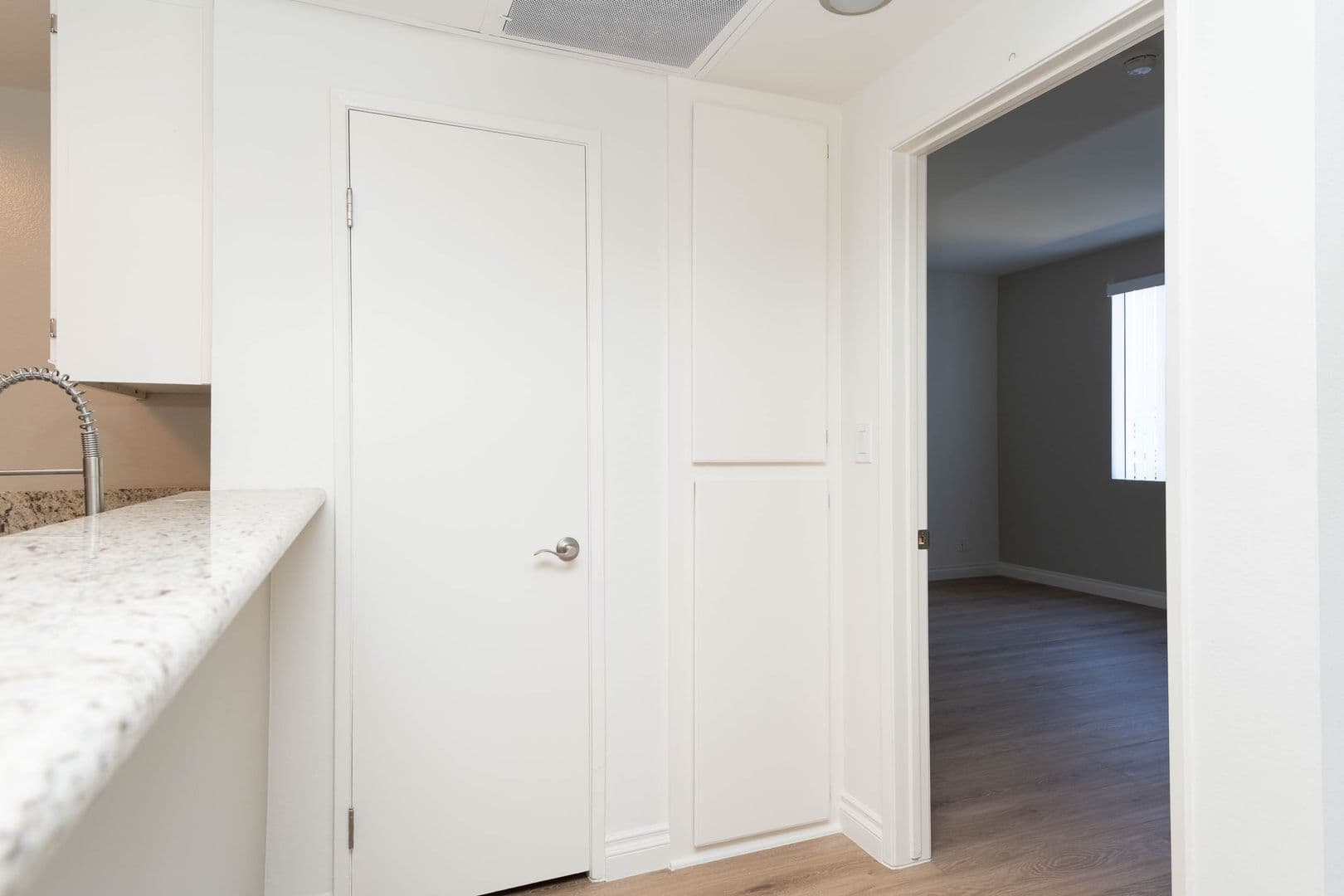 Los Angeles Apartment: 3745 Military Ave.