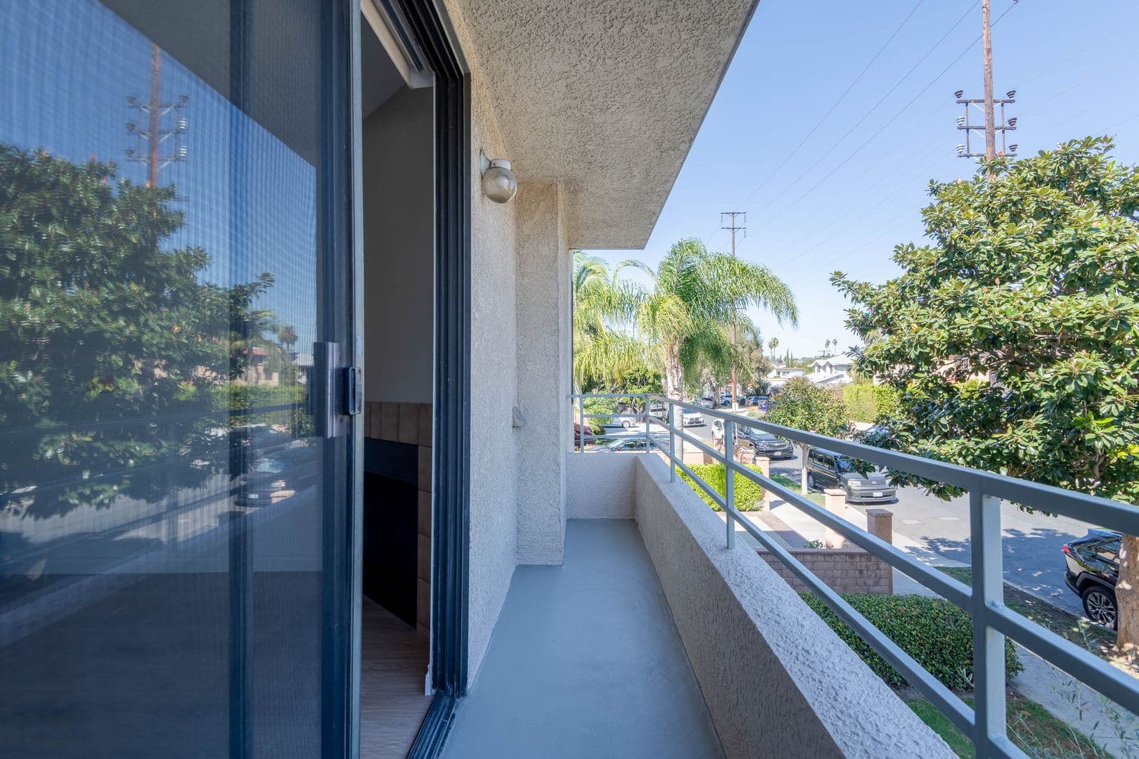 Los Angeles Apartment: 3745 Military Ave.