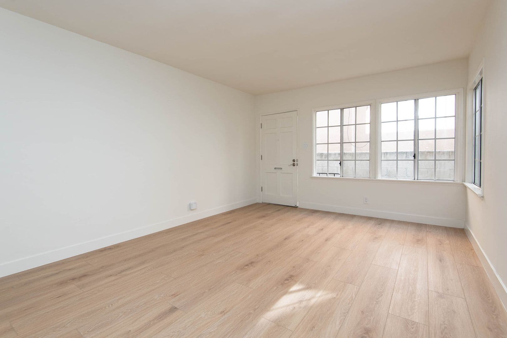 Los Angeles Apartment: 7045-51 Kittyhawk Ave.