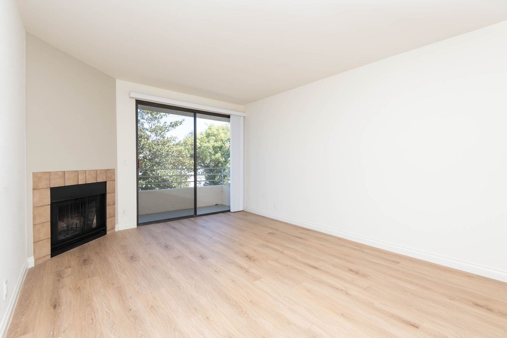 Los Angeles Apartment: 3745 Military Ave.
