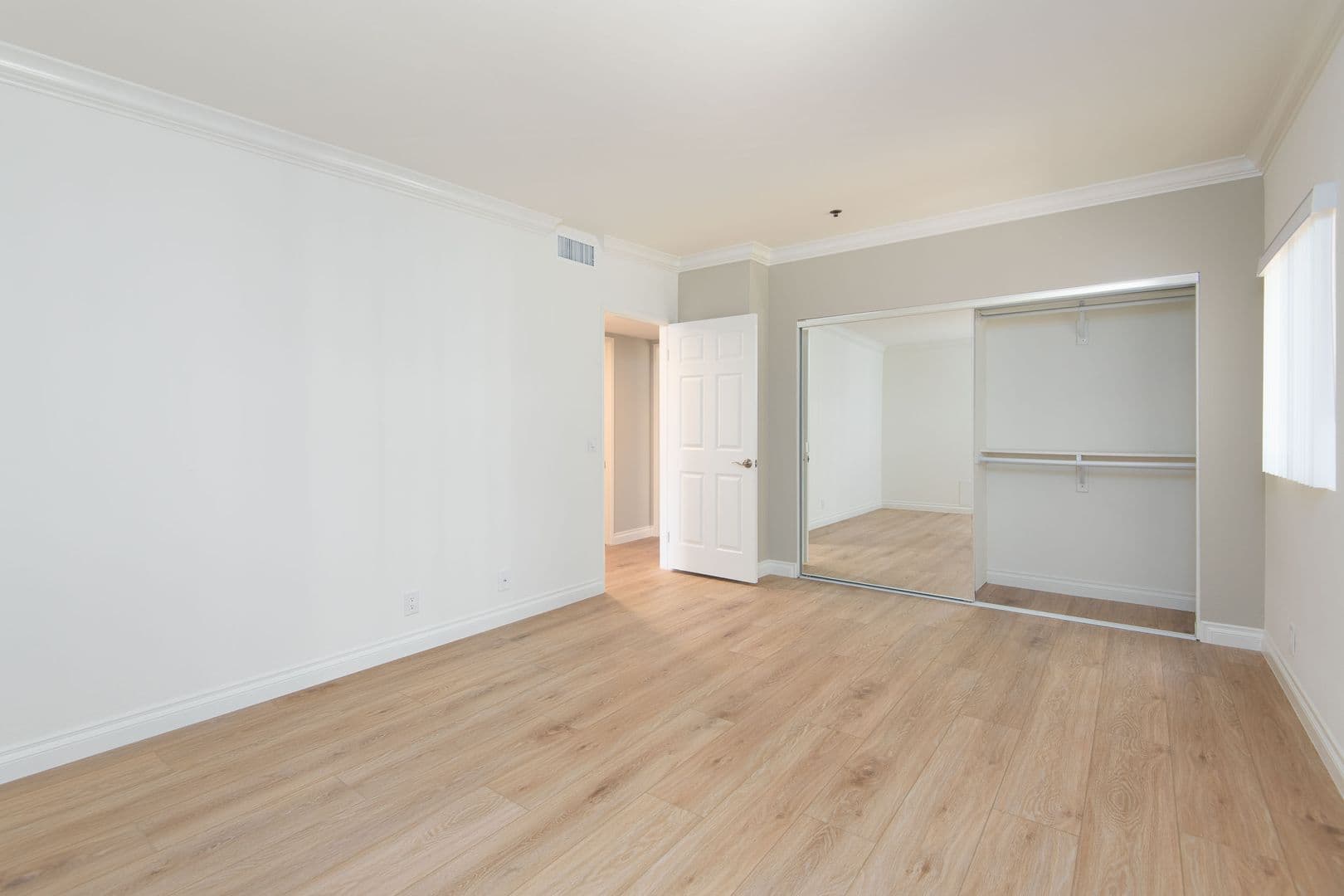 Los Angeles Apartment: 7120 Ramsgate Ave.