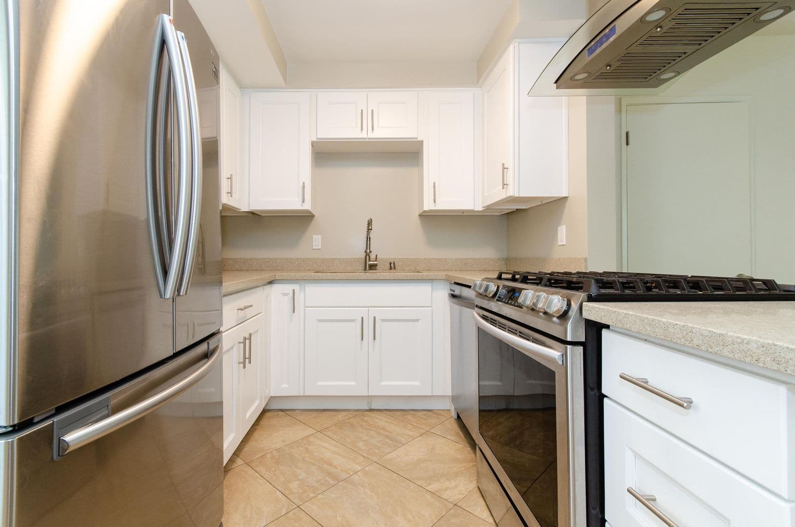 Los Angeles Apartment: 1430 S. Barrington Ave.