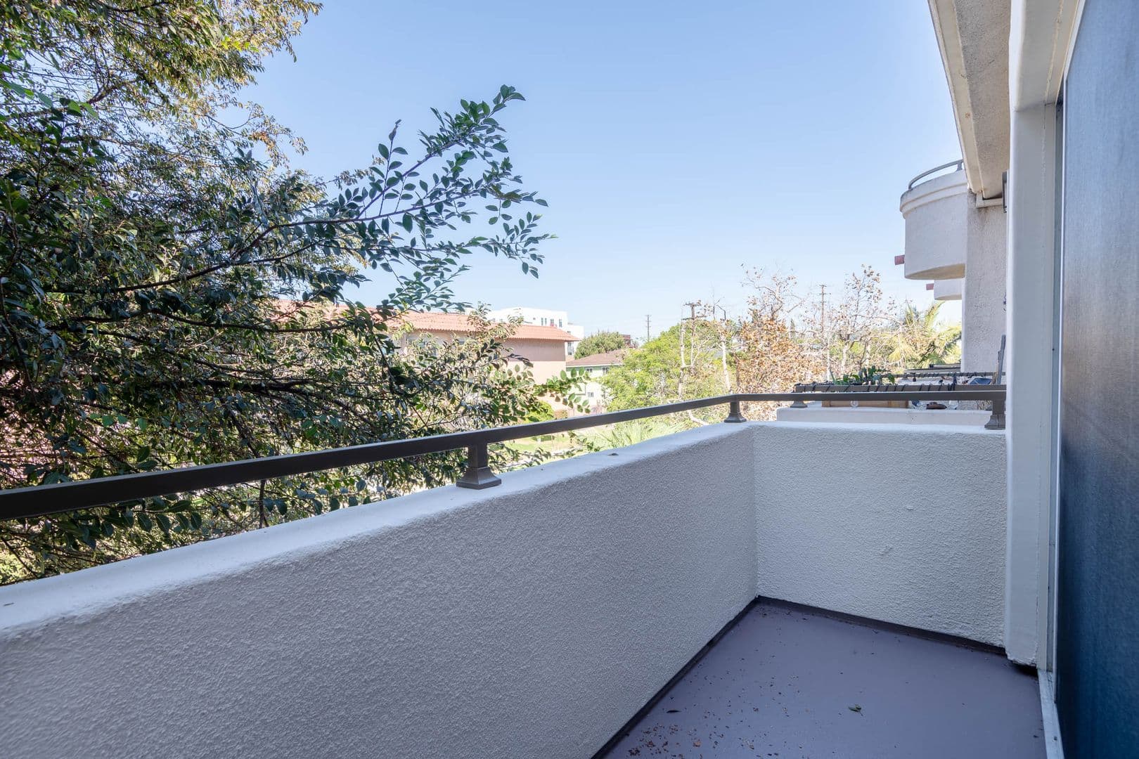Los Angeles Apartment: 10740 Woodbine St.