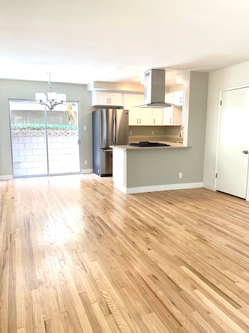 Los Angeles Apartment: 1430 S. Barrington Ave.