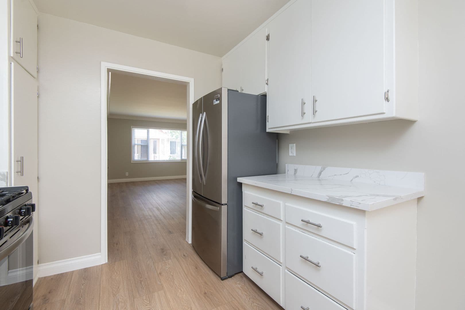 Los Angeles Apartment: 10554-60 National Blvd.