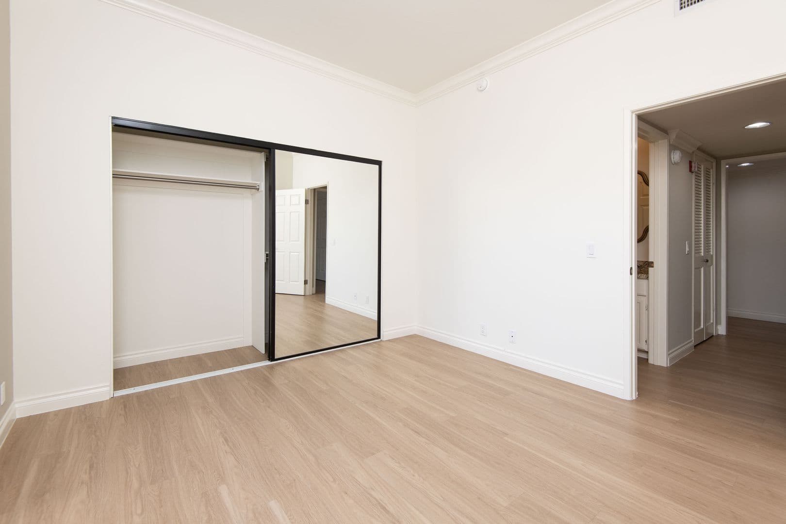 Los Angeles Apartment: 7120 Ramsgate Ave.