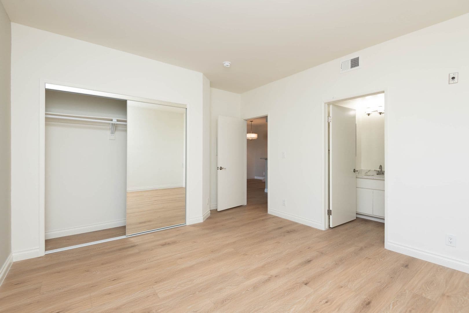 Los Angeles Apartment: 3745 Military Ave.