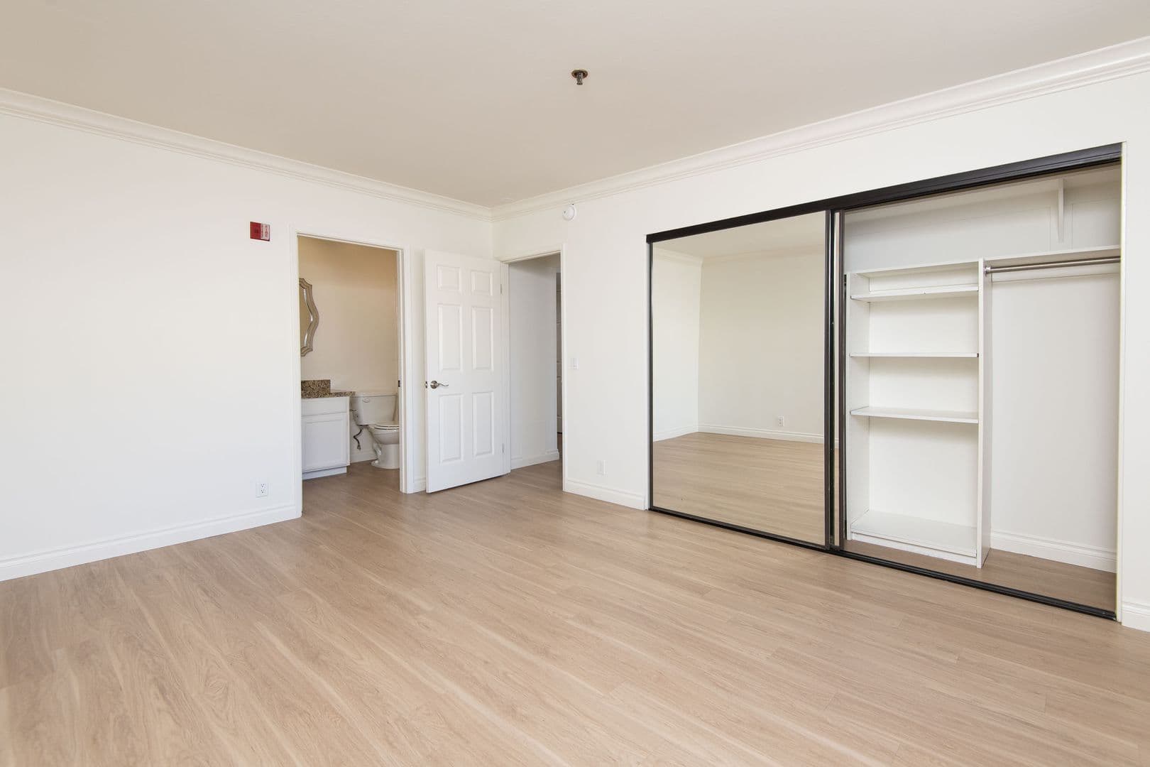 Los Angeles Apartment: 7120 Ramsgate Ave.
