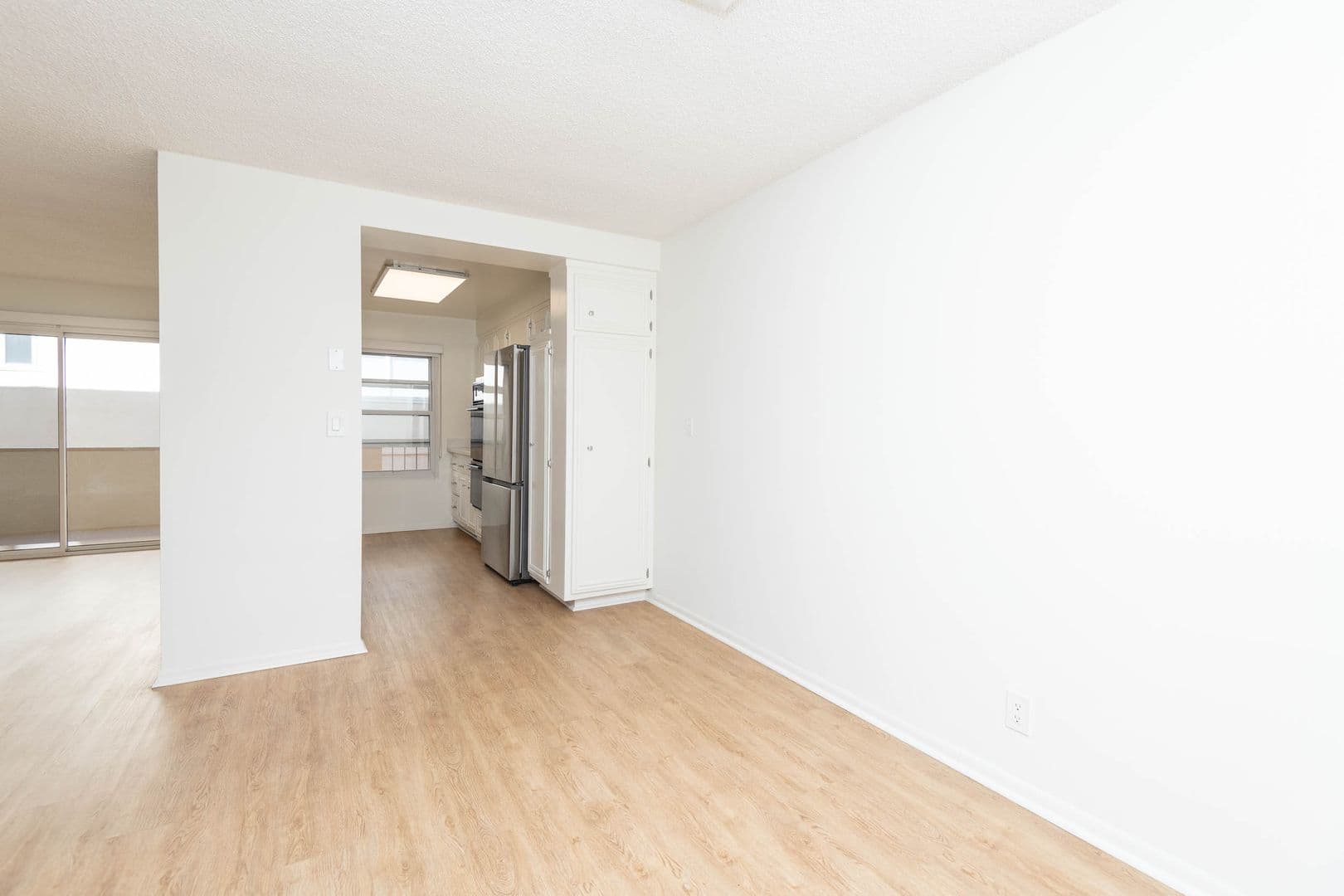 Playa Del Rey Apartment: 8225 Manitoba St.