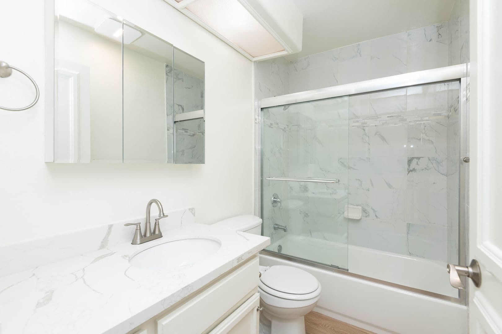Los Angeles Apartment: 10740 Woodbine St.