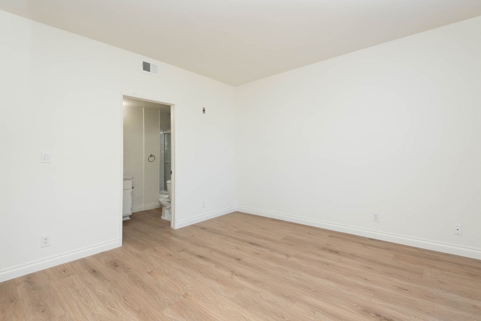 Los Angeles Apartment: 3745 Military Ave.