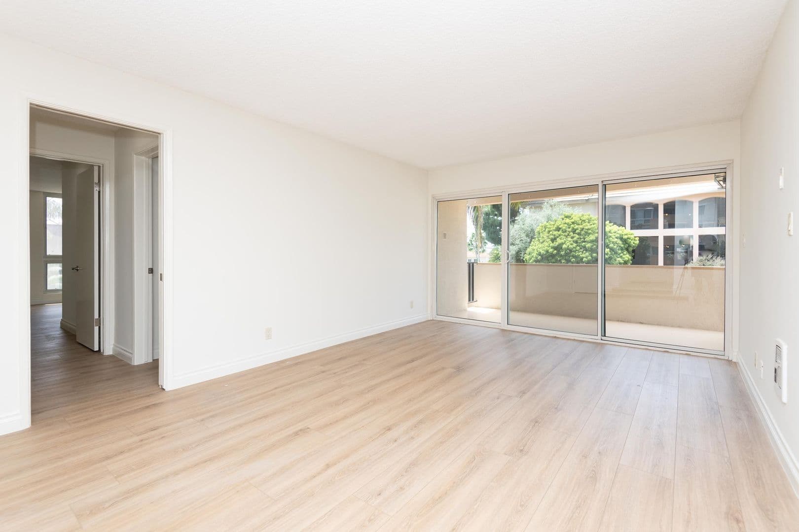 Playa Del Rey Apartment: 8225 Manitoba St.