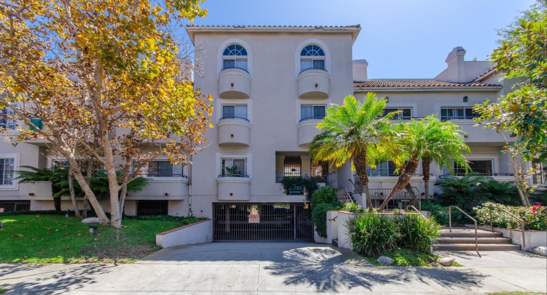 Los Angeles Apartment: 10740 Woodbine St.