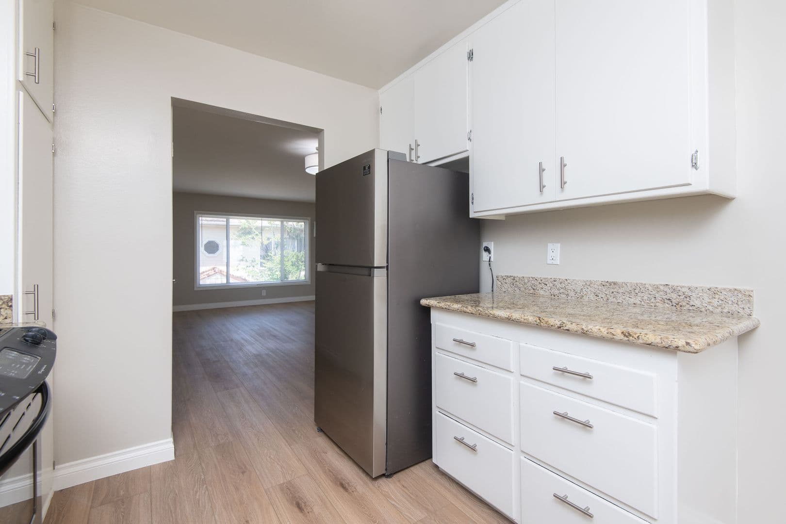 Los Angeles Apartment: 10554-60 National Blvd.