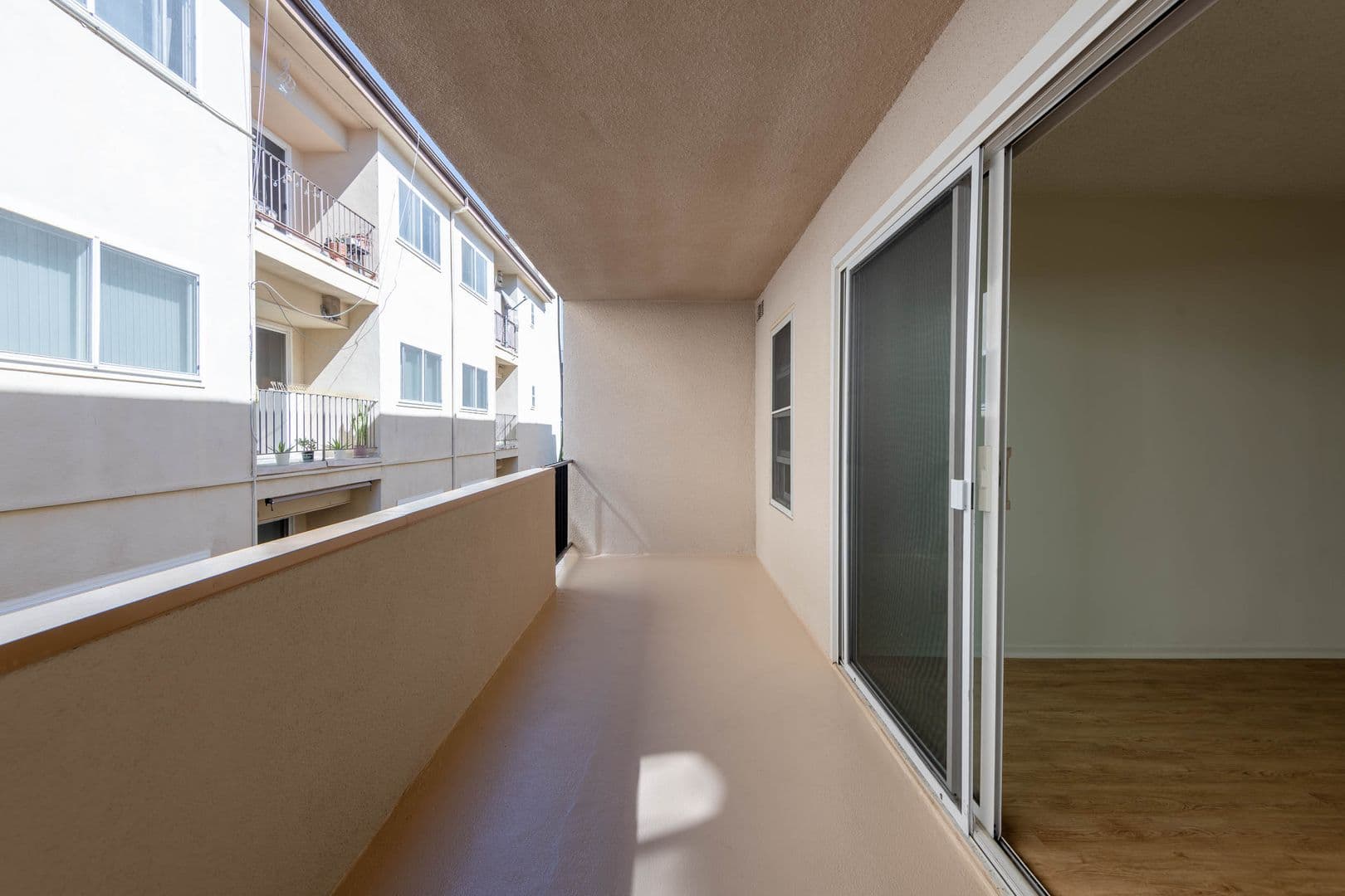 Playa Del Rey Apartment: 8225 Manitoba St.