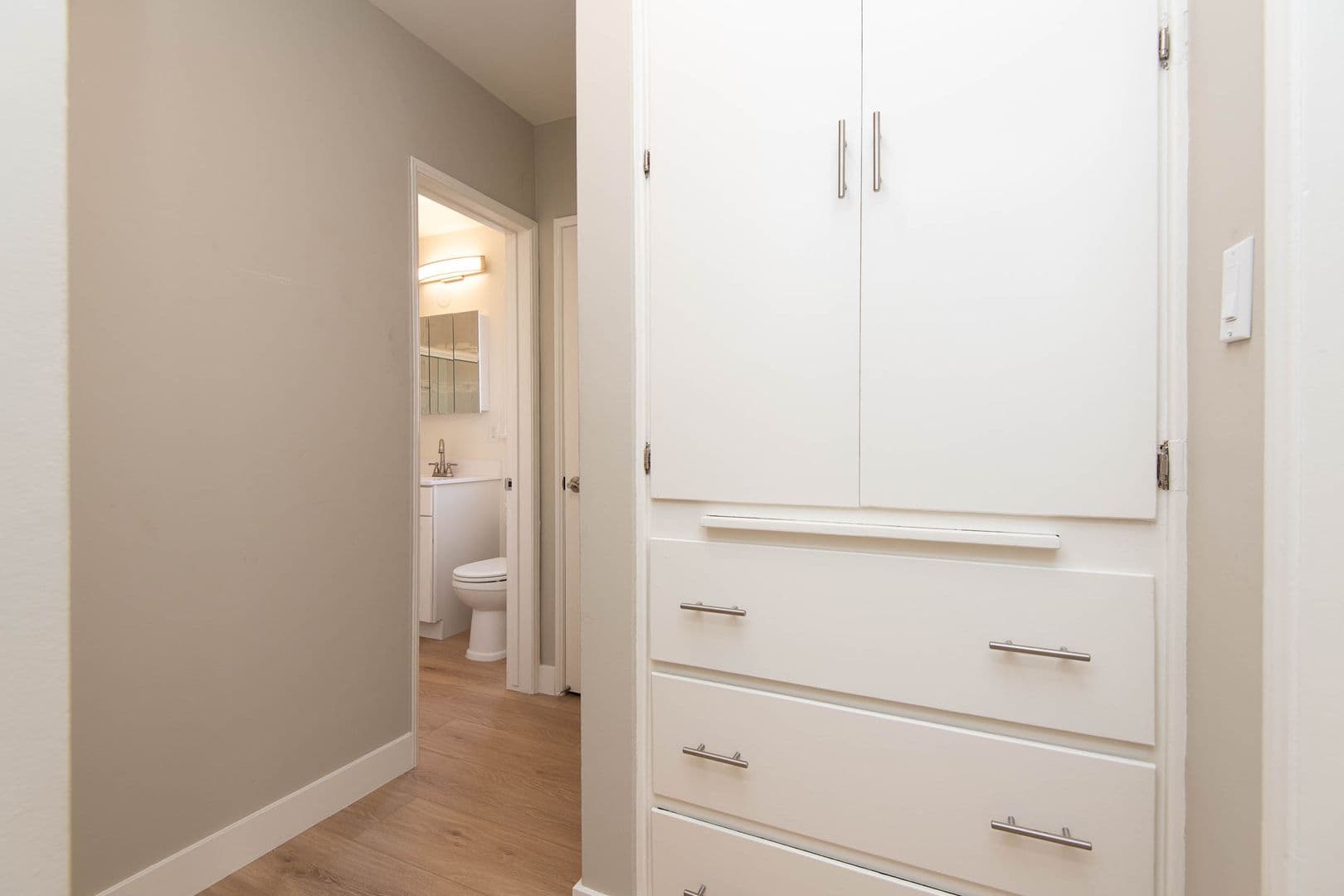 Los Angeles Apartment: 7045-51 Kittyhawk Ave.