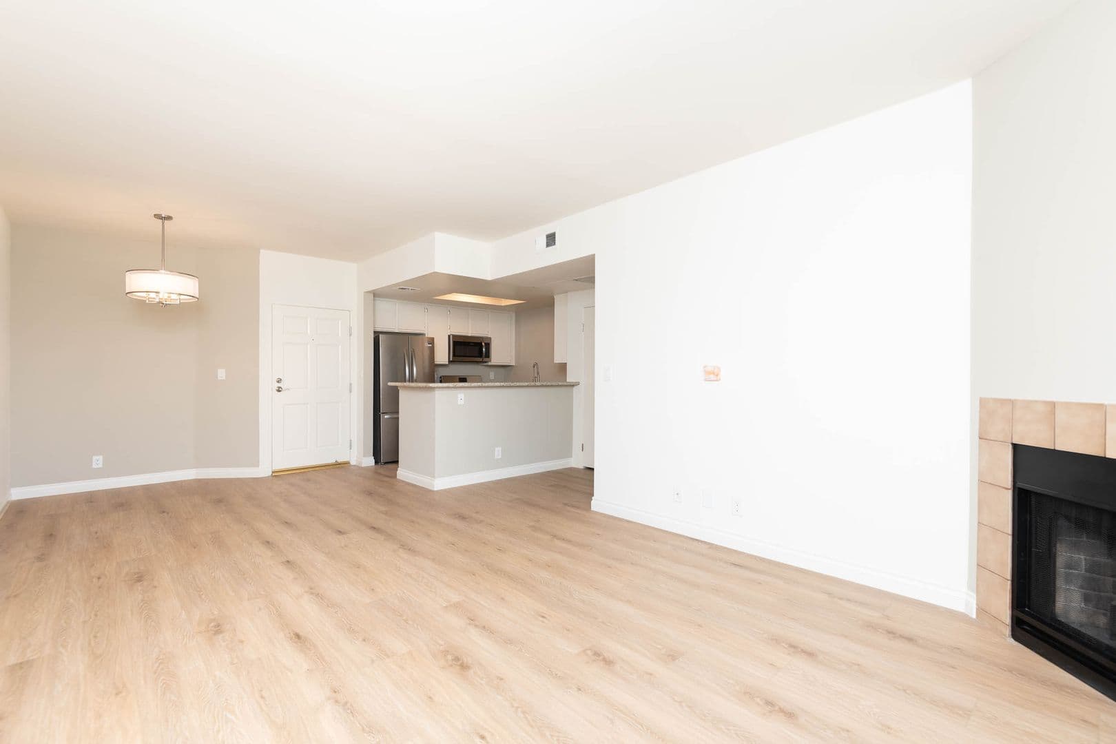 Los Angeles Apartment: 3745 Military Ave.