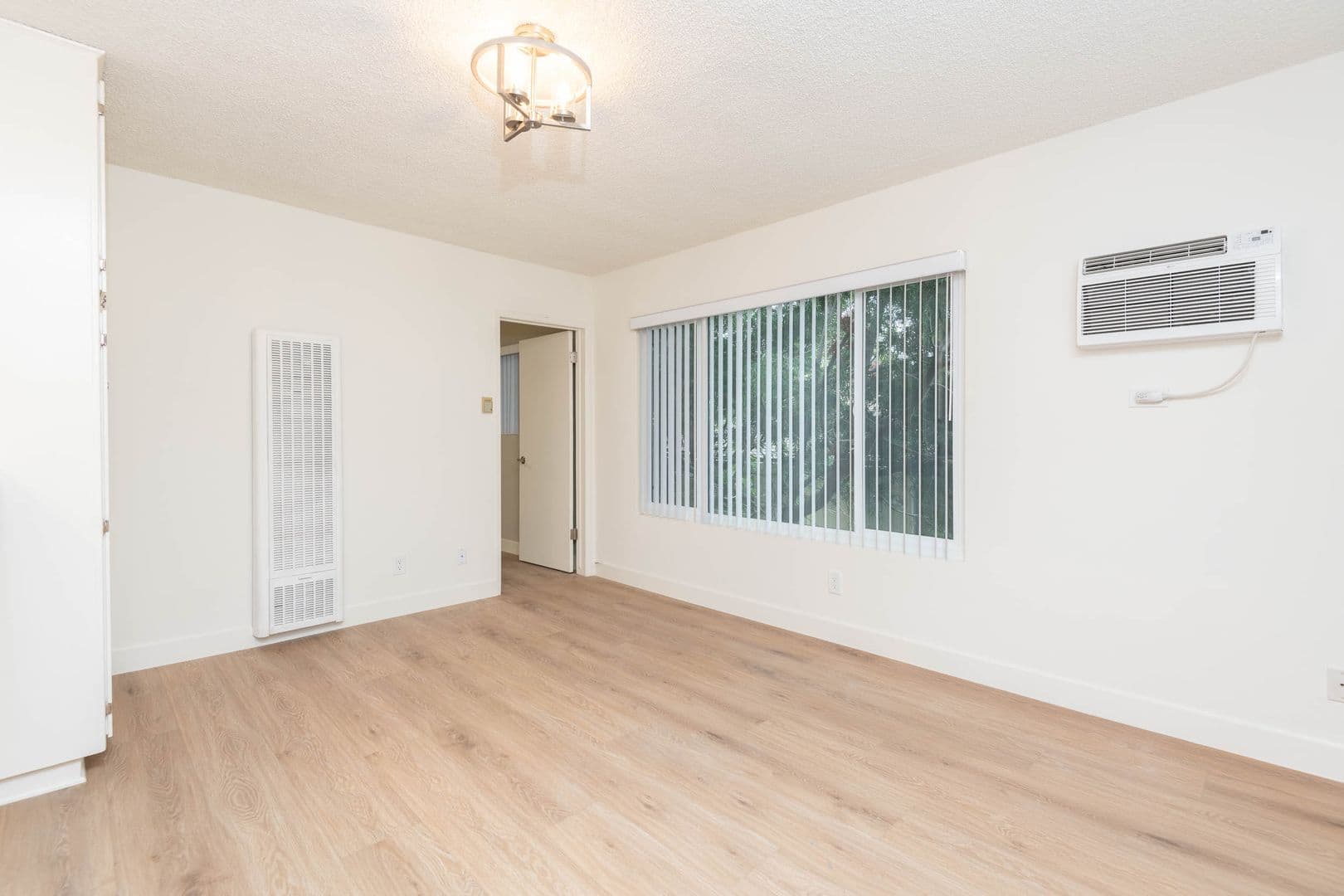 Los Angeles Apartment: 12740 Venice Blvd.