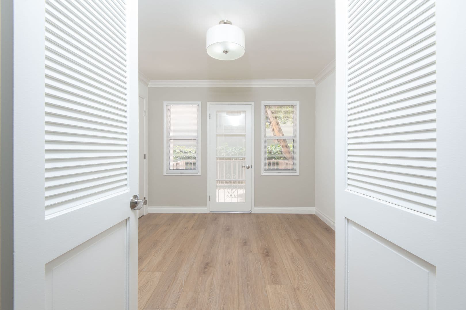 Los Angeles Apartment: 10554-60 National Blvd.