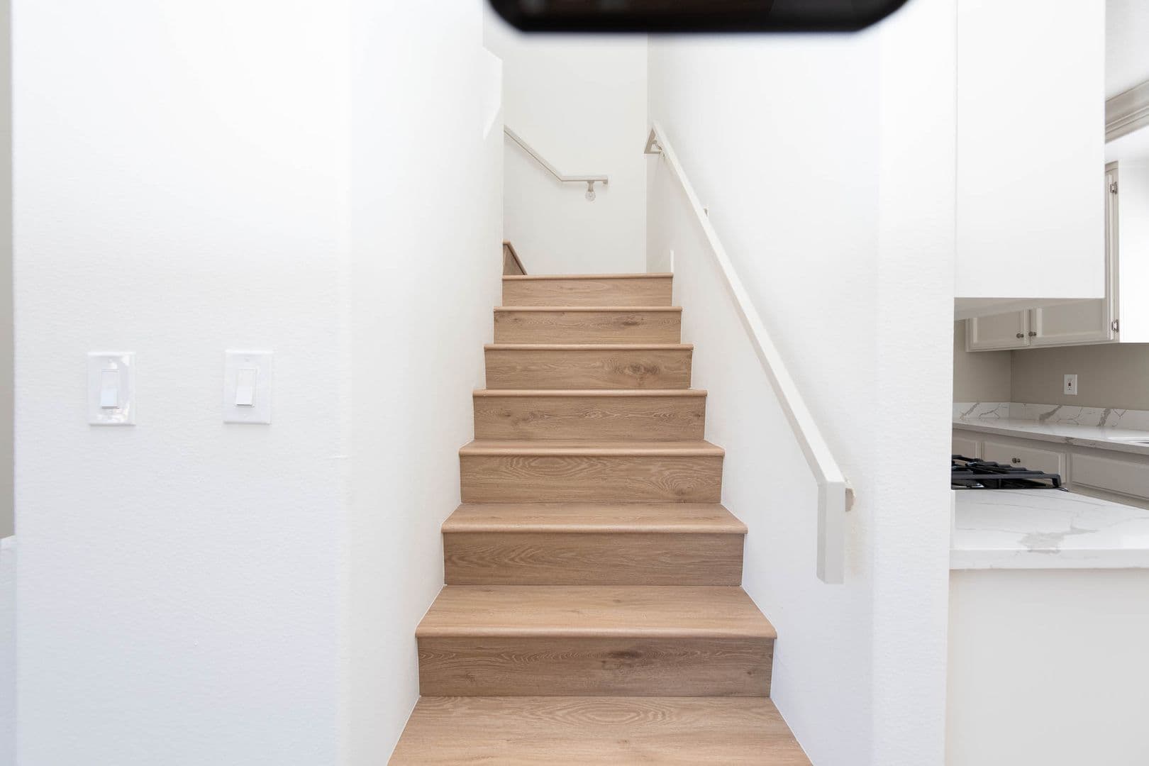 Los Angeles Apartment: 10740 Woodbine St.