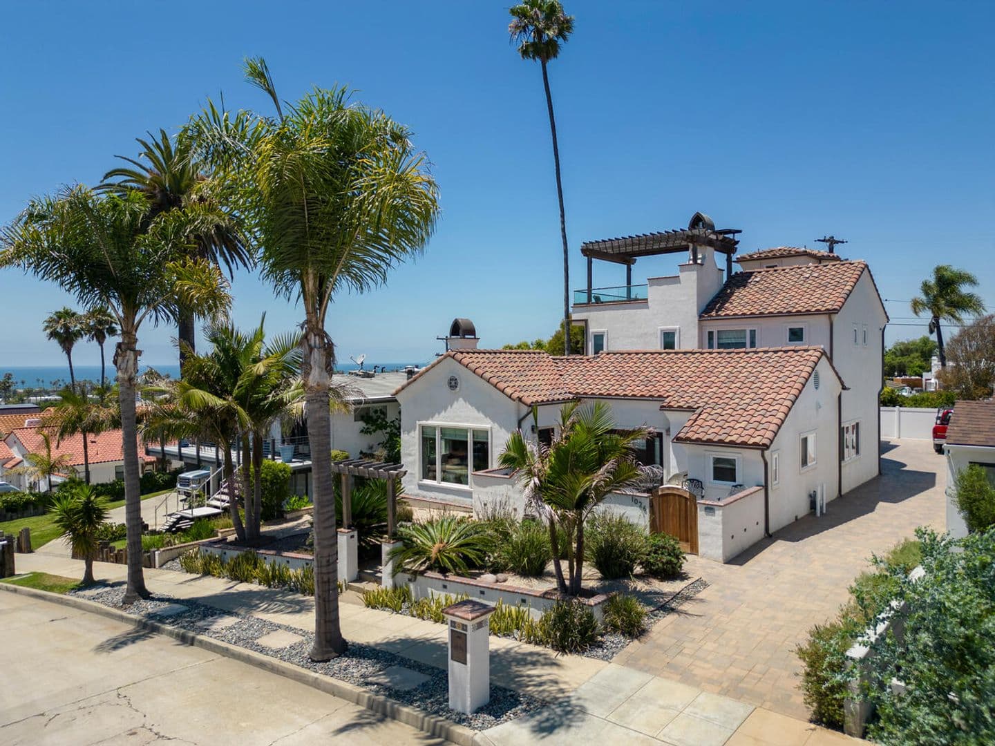 Oceanside House: 1026 West St