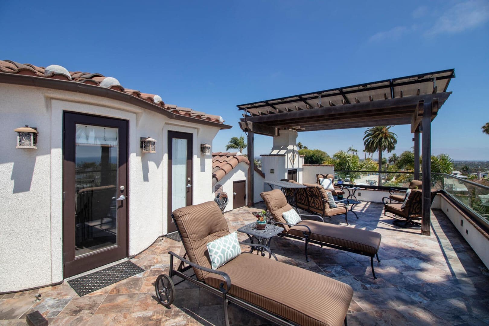 Oceanside House: 1026 West St