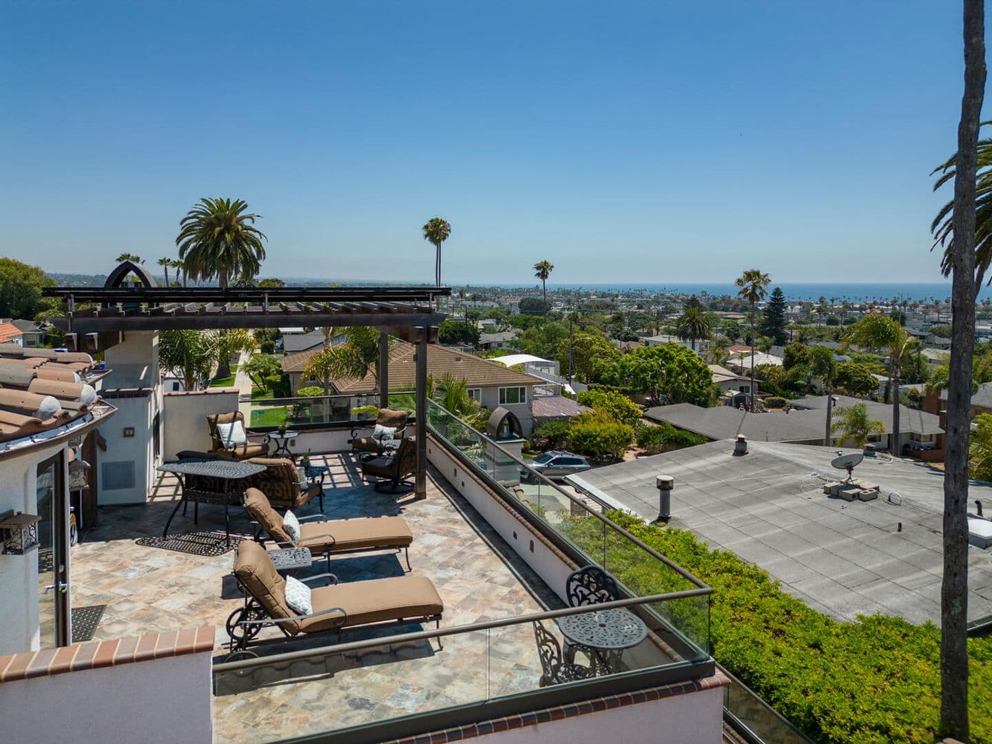Oceanside House: 1026 West St