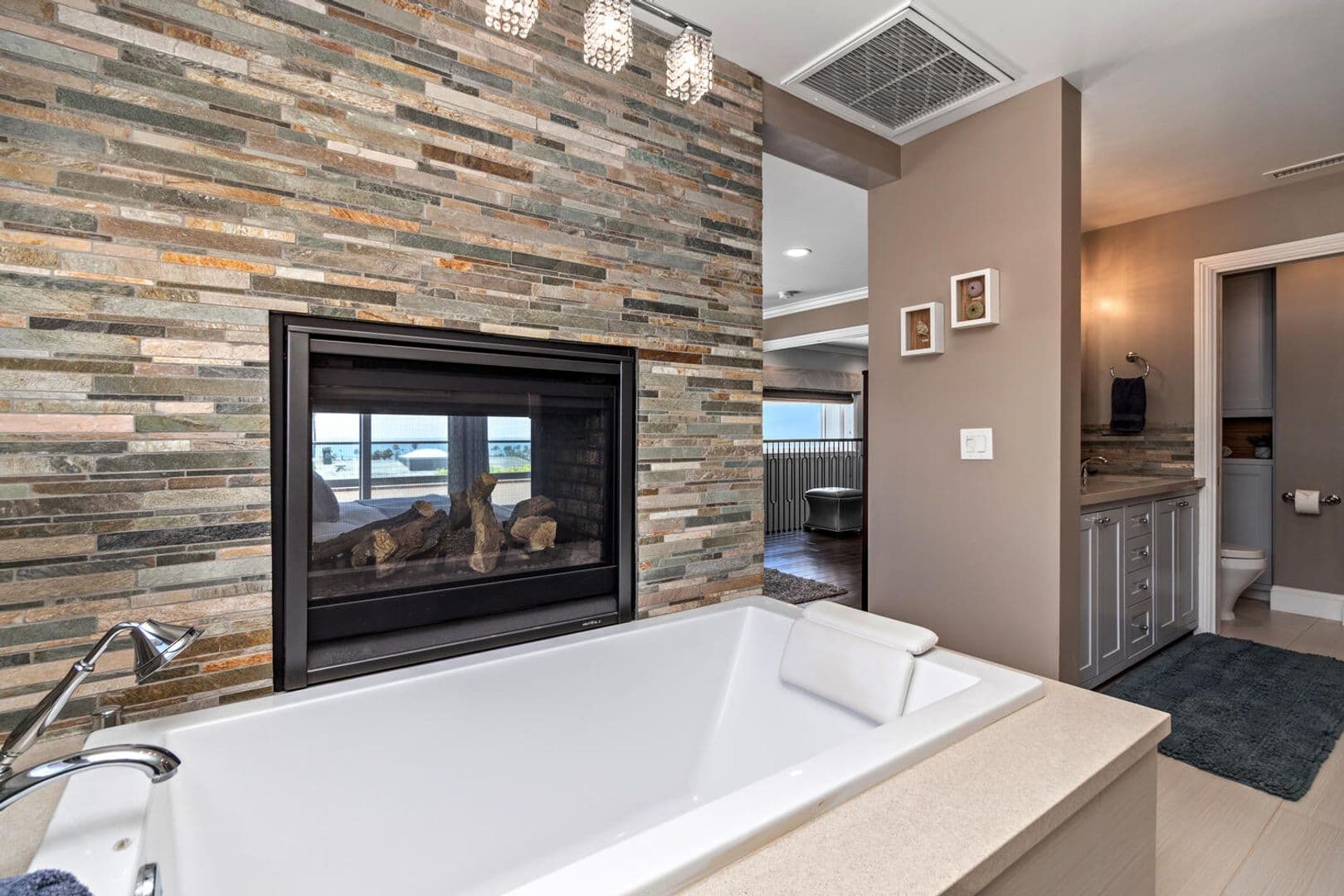 Oceanside House: 1026 West St