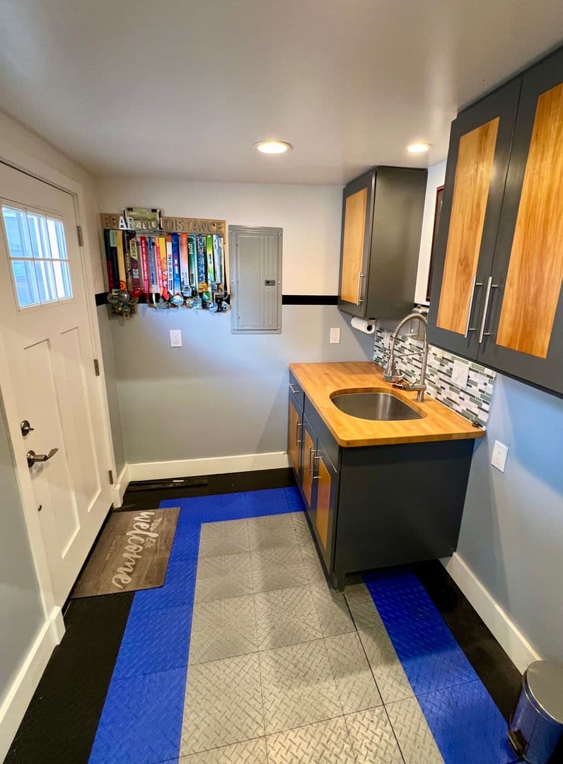 Oceanside House: 1026 West St