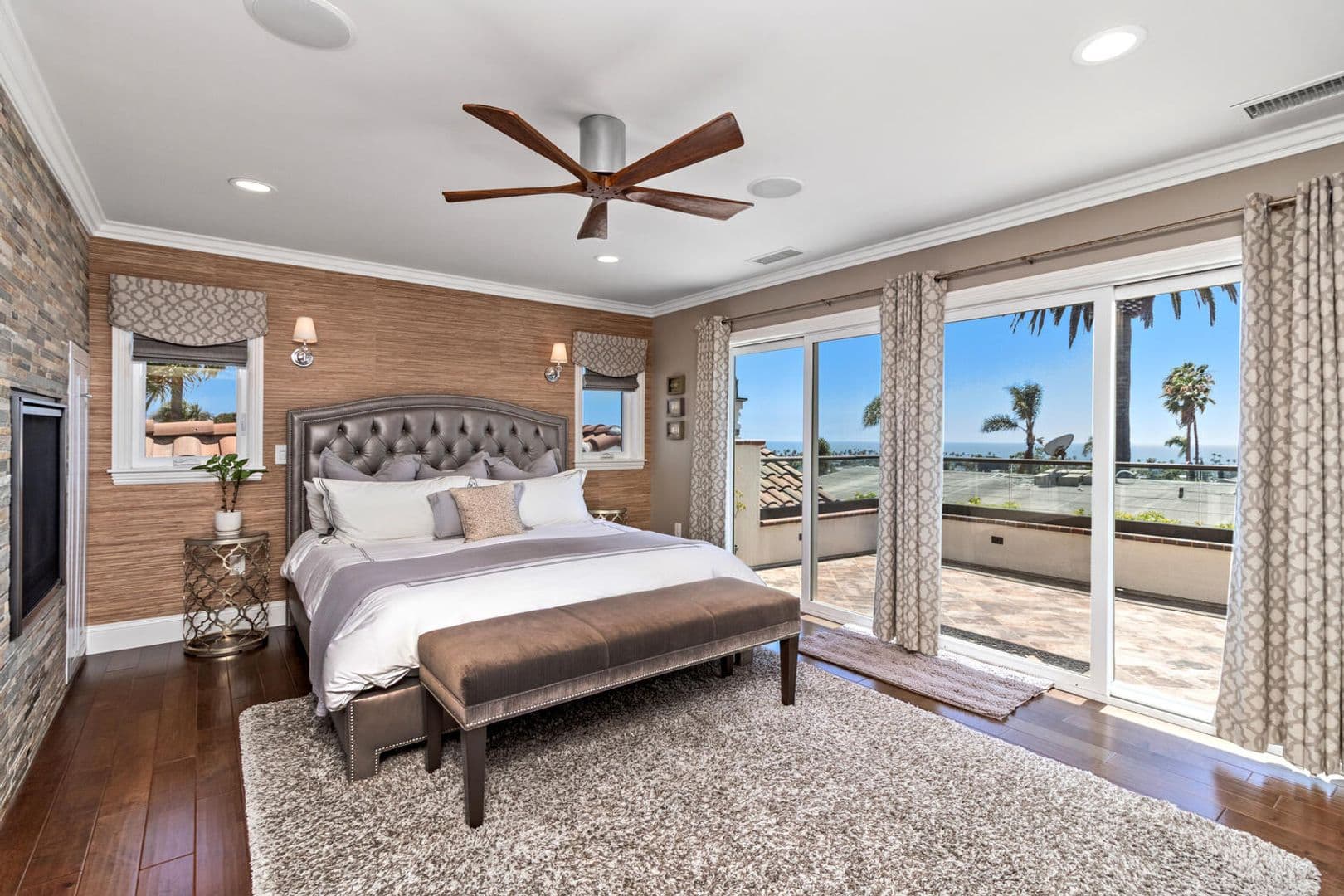 Oceanside House: 1026 West St