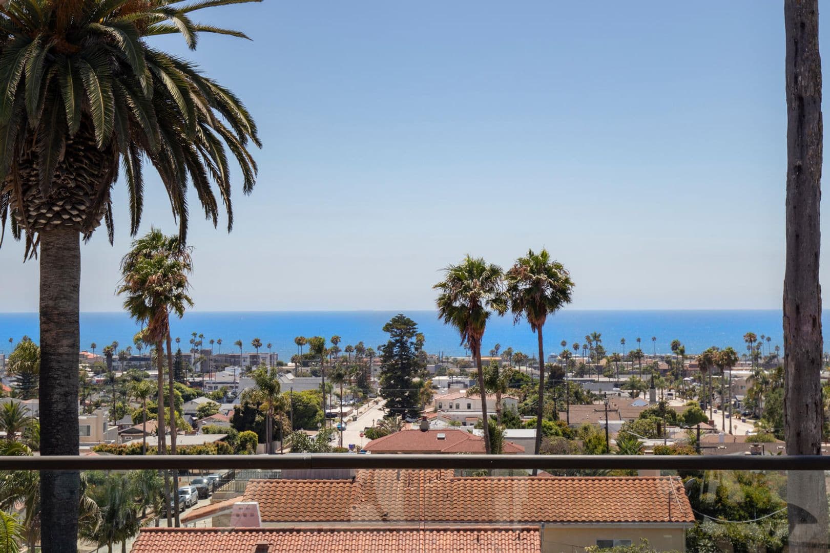 Oceanside House: 1026 West St