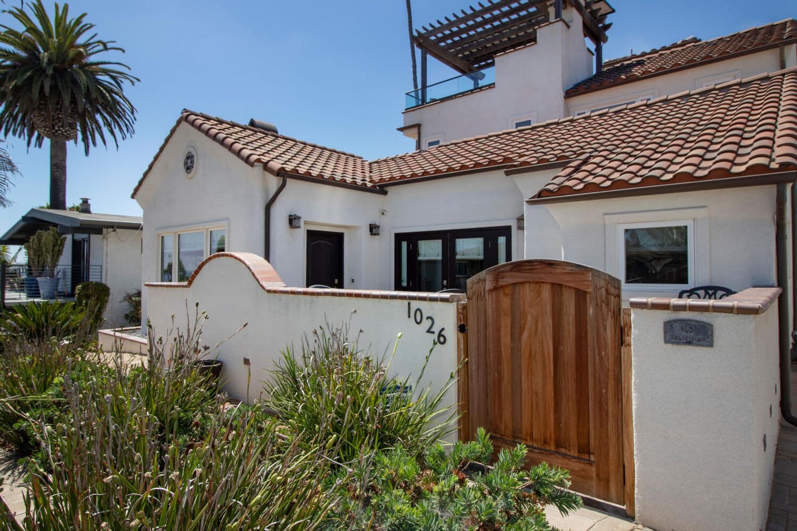 Oceanside House: 1026 West St