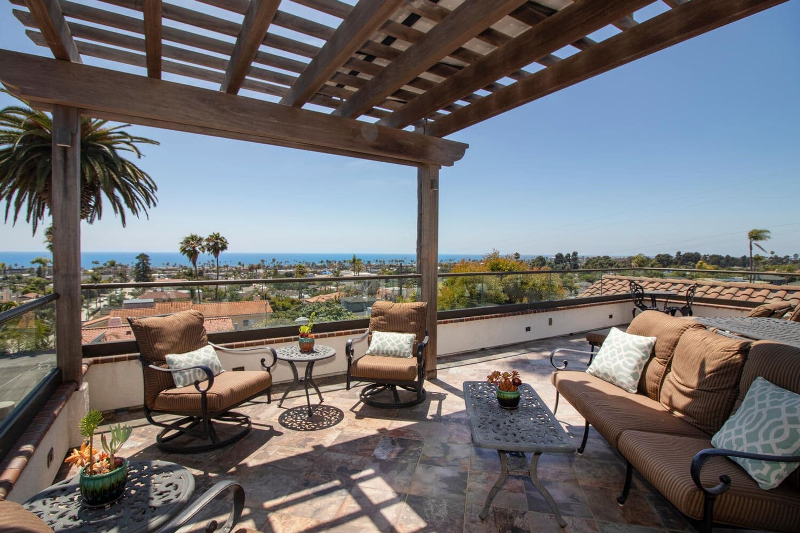 Oceanside House: 1026 West St