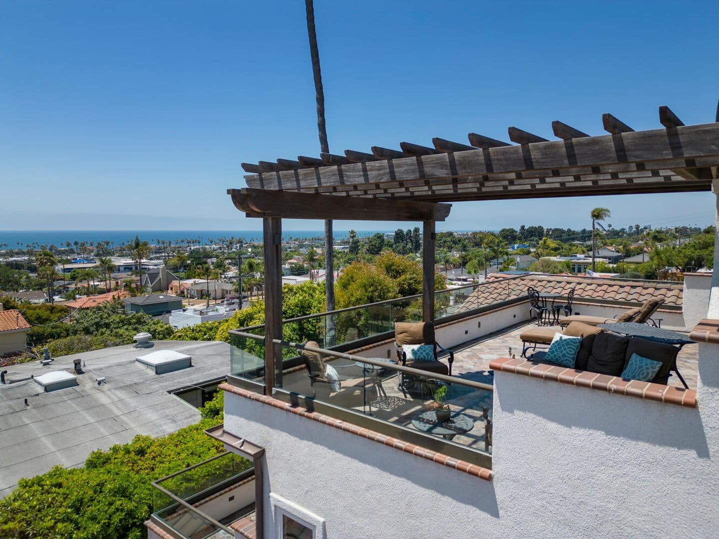 Oceanside House: 1026 West St