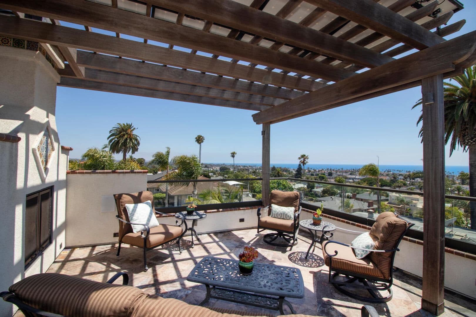 Oceanside House: 1026 West St