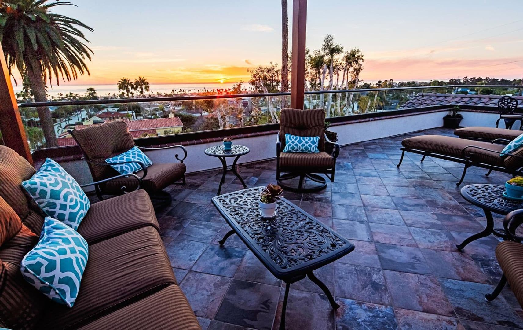 Oceanside House: 1026 West St