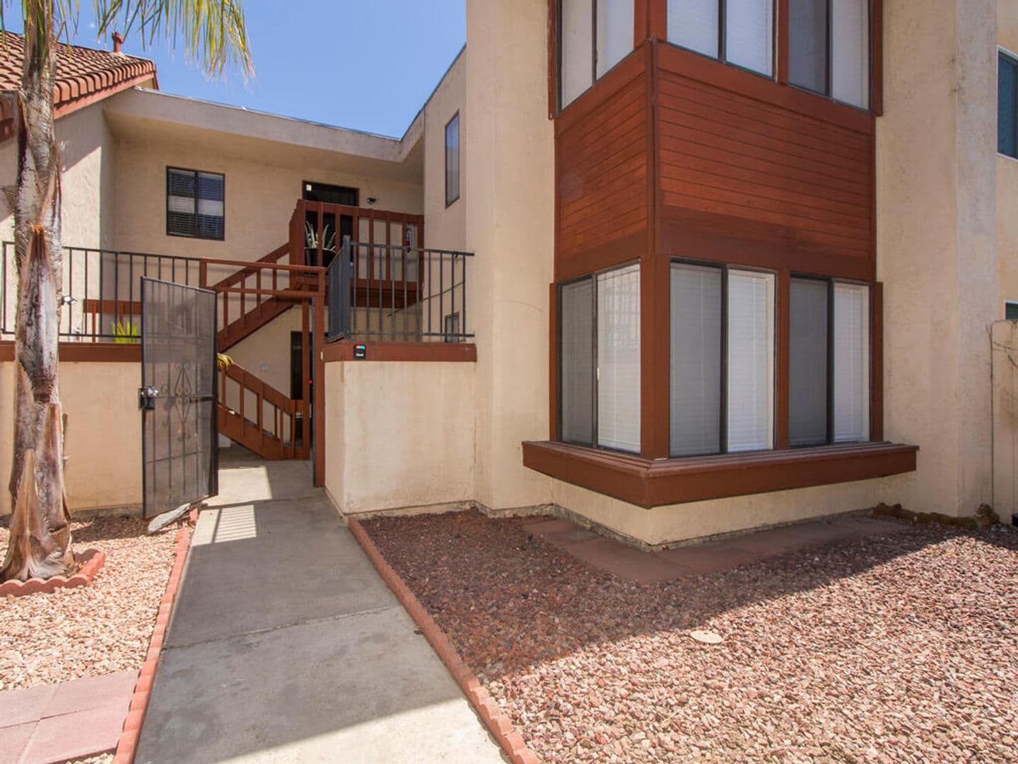 Oceanside Condo: 109 Avenida Las Brisas - Unit D