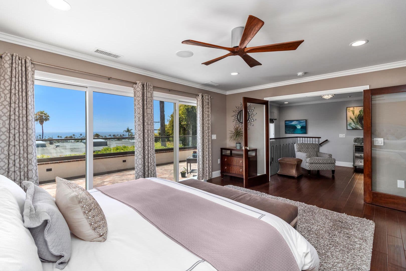 Oceanside House: 1026 West St