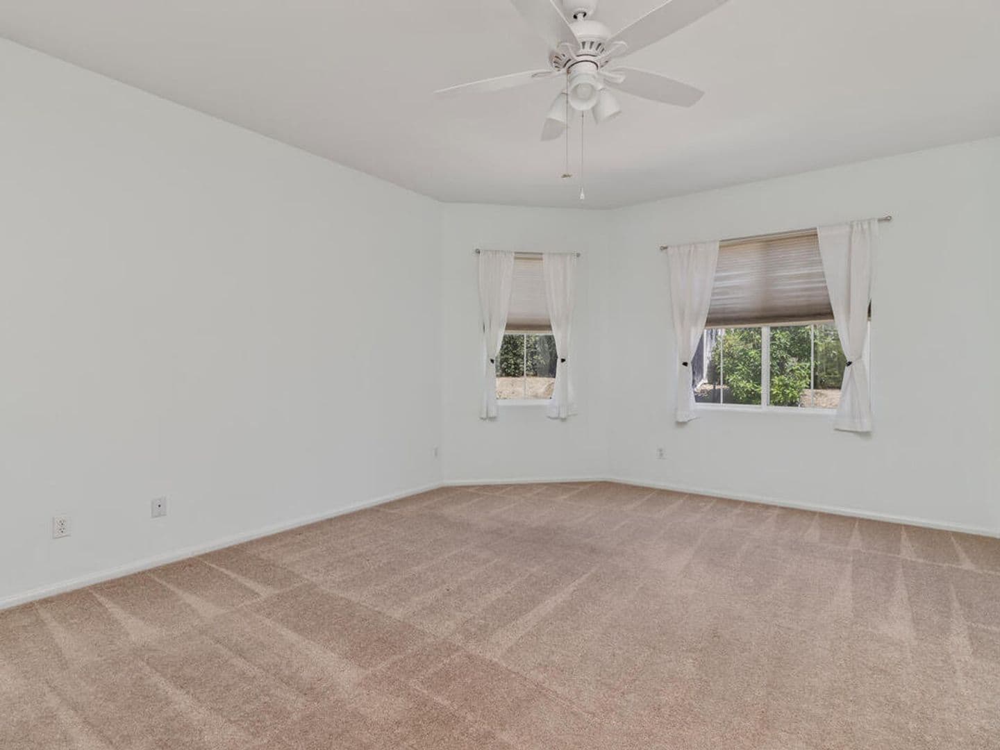 Oceanside House: 1403 Enchante Way