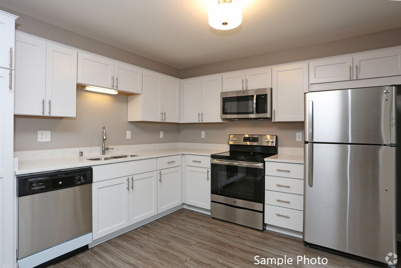 Lake Geneva Apartment: 1157 S. Wells St