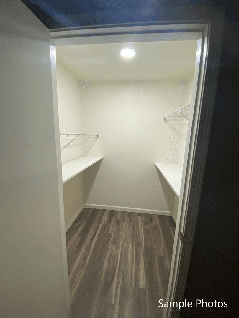 Lake Geneva Apartment: 1157 S. Wells St