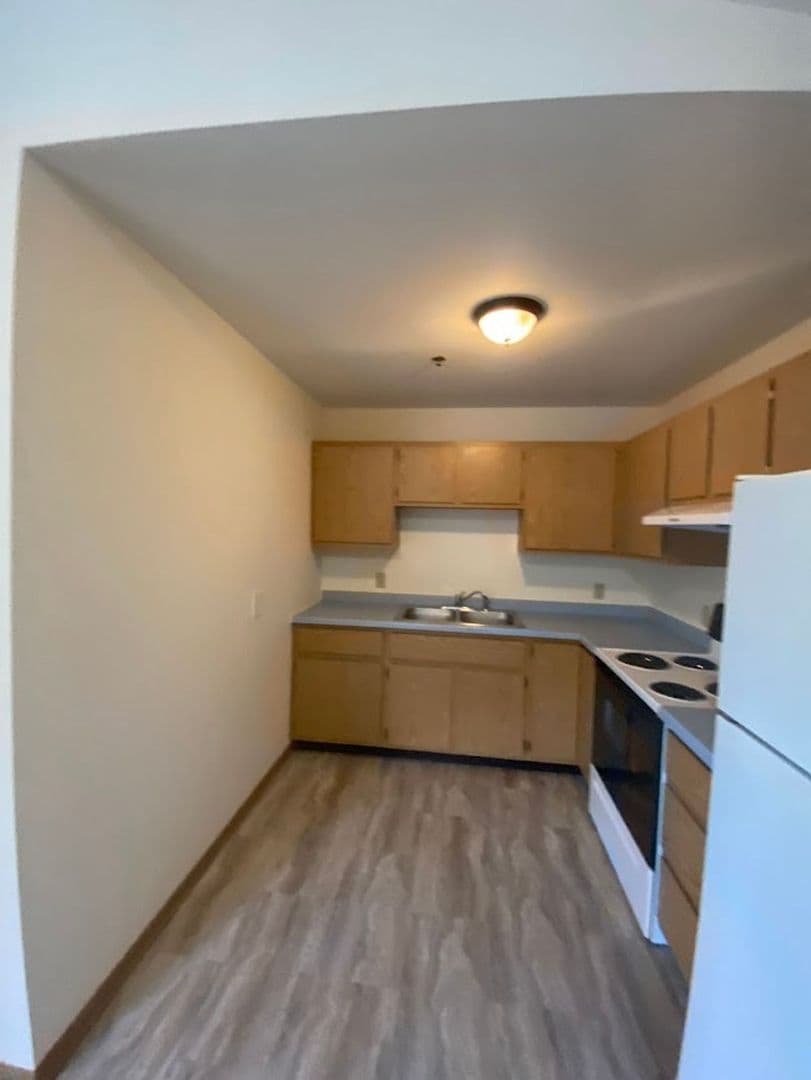 Bristol Apartment: 19624 82nd St
