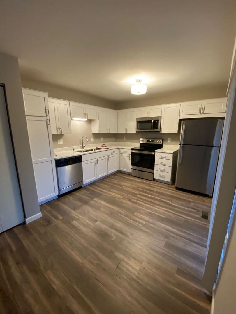 Lake Geneva Apartment: 1157 S. Wells St