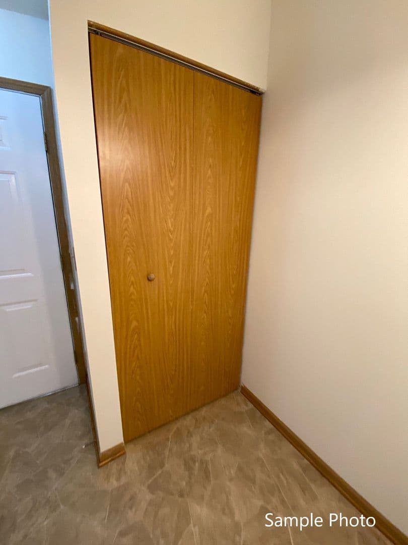 Bristol Apartment: 19624 82nd St