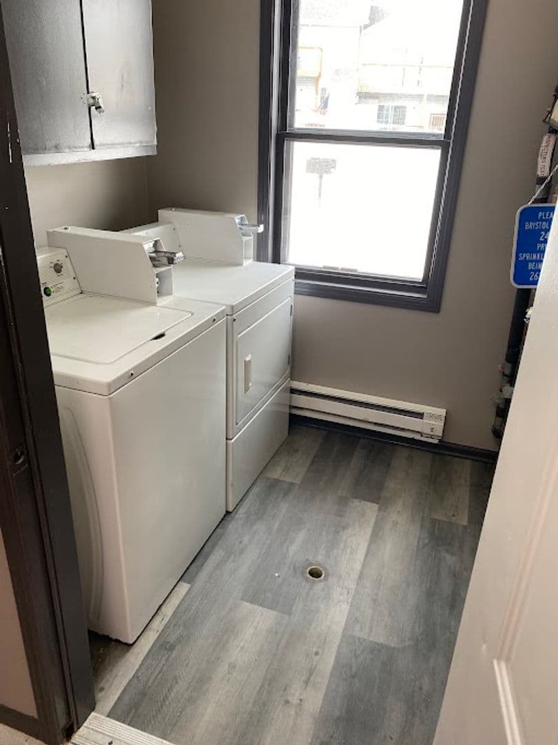 Bristol Apartment: 19624 82nd St