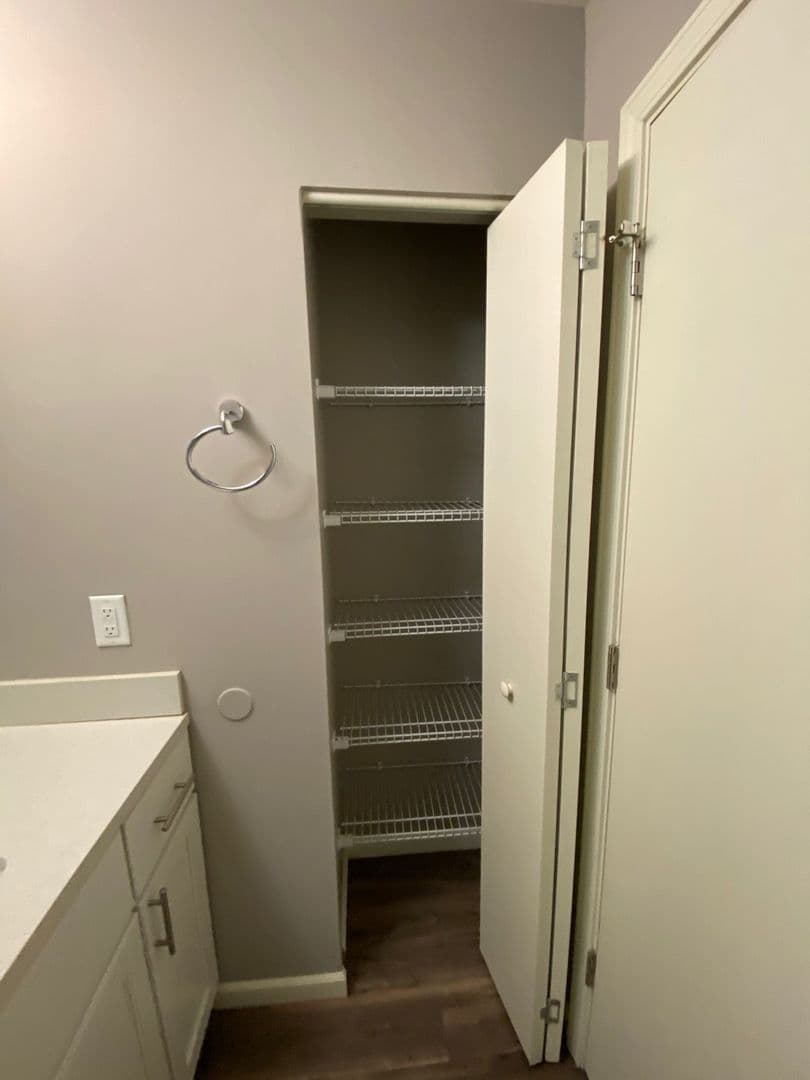 Lake Geneva Apartment: 1157 S. Wells St