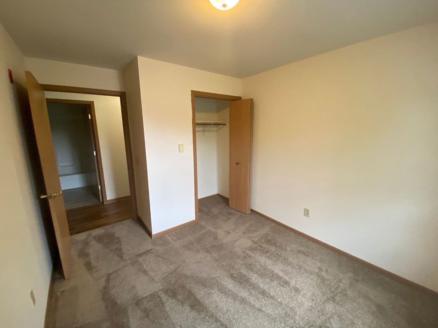 Bristol Apartment: 19624 82nd St