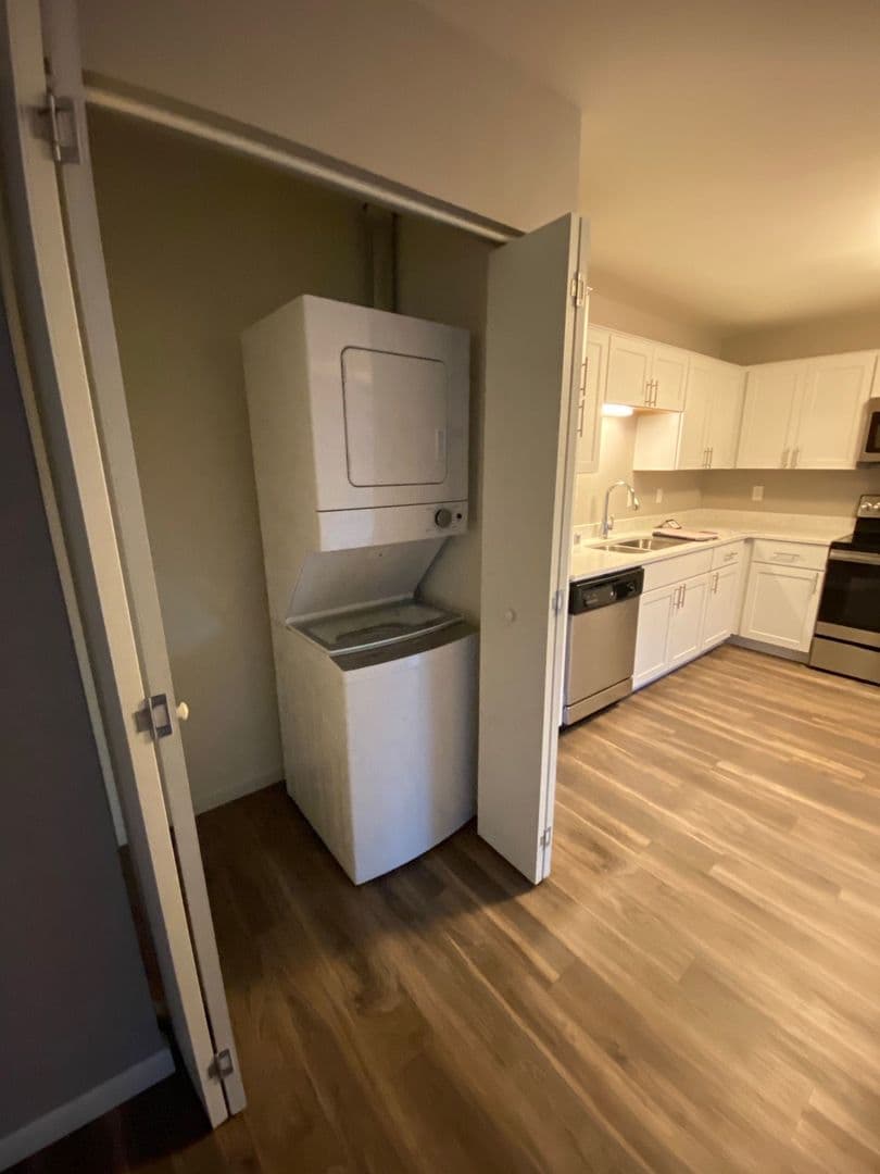 Lake Geneva Apartment: 1157 S. Wells St